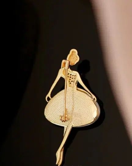 前例のないものだ バレリーナ ガール ブローチ