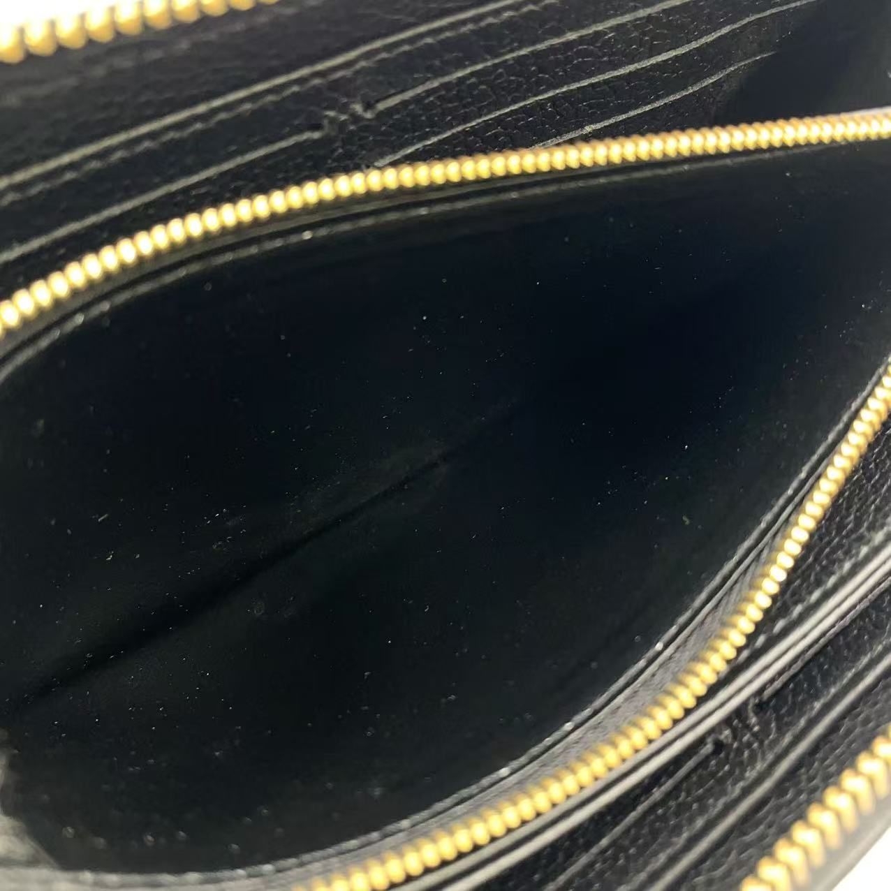 VUITTON ジッピーウォレット