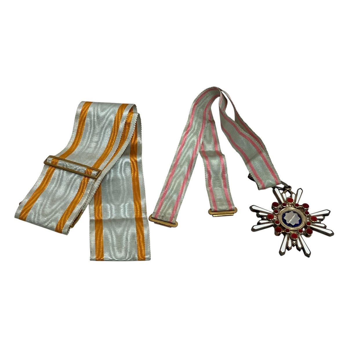 勲三等瑞宝章 日本勲章 瑞宝中綬章 箱 ケース付きT10030671 - メルカリ