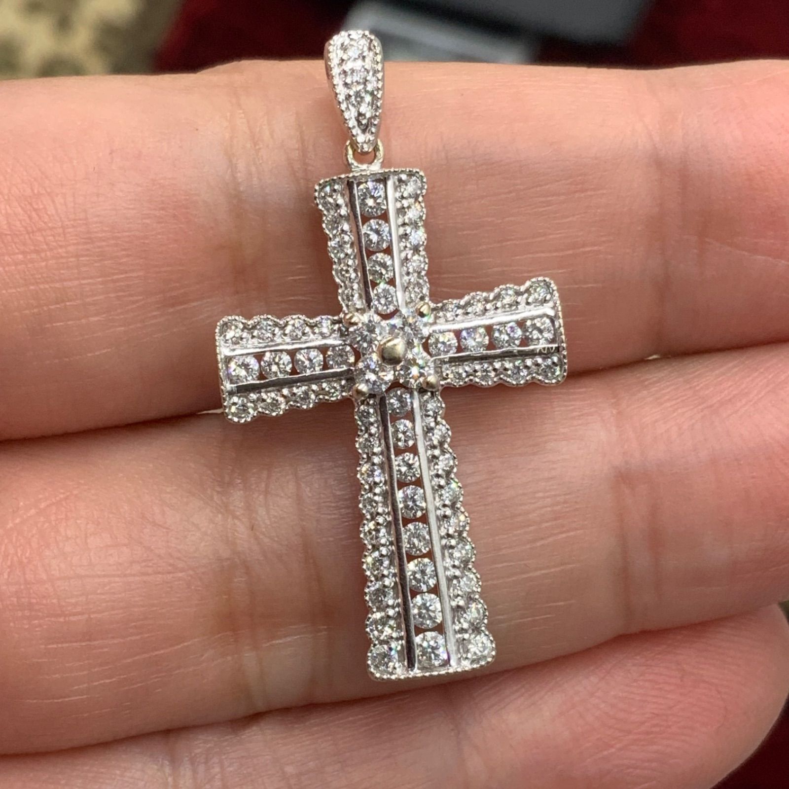K18WG ダイヤクロス ペンダント 3.5g 0.88ct - メルカリ