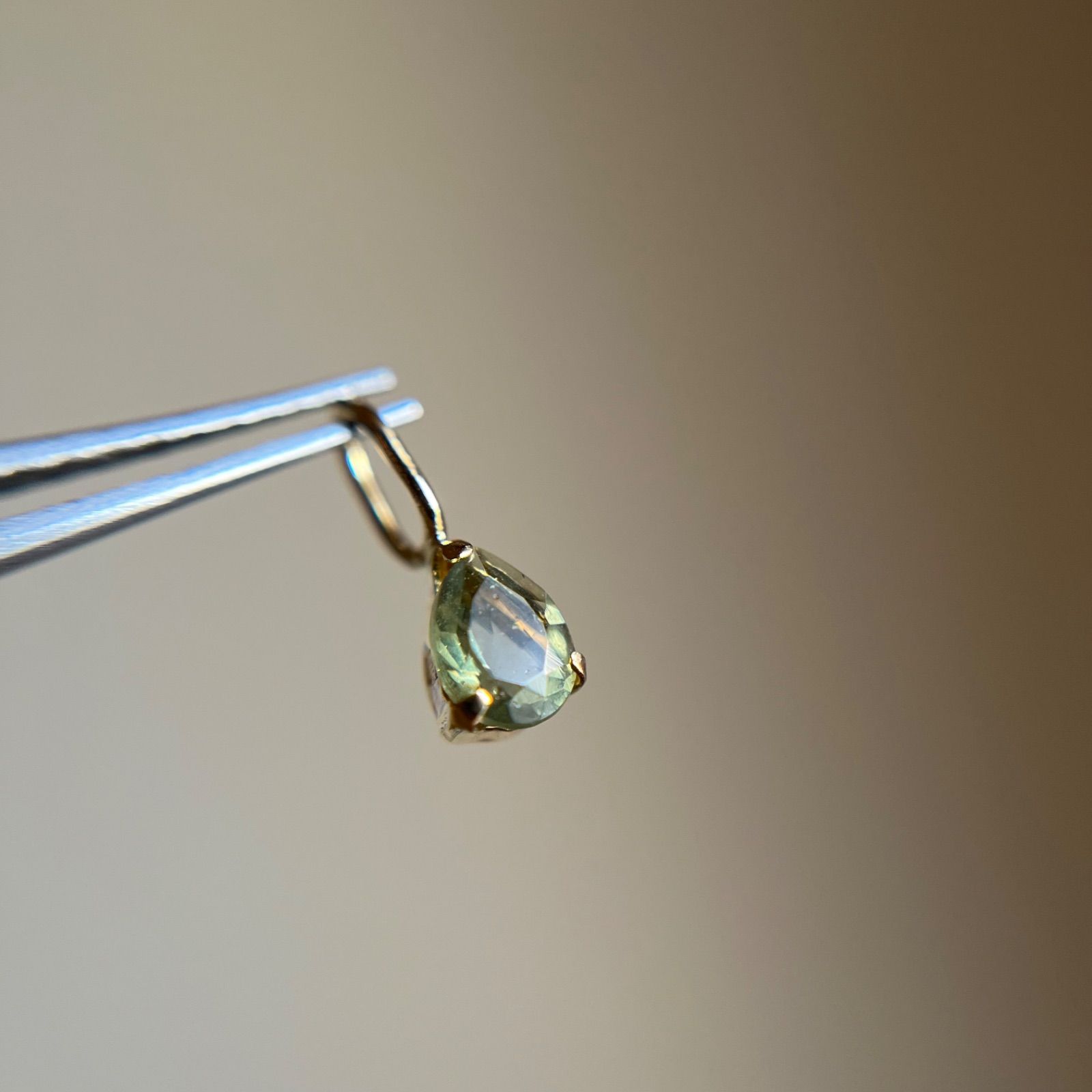 専用 K18YG モルダバイト チャーム 専用 K18YG モルダバイト チャーム