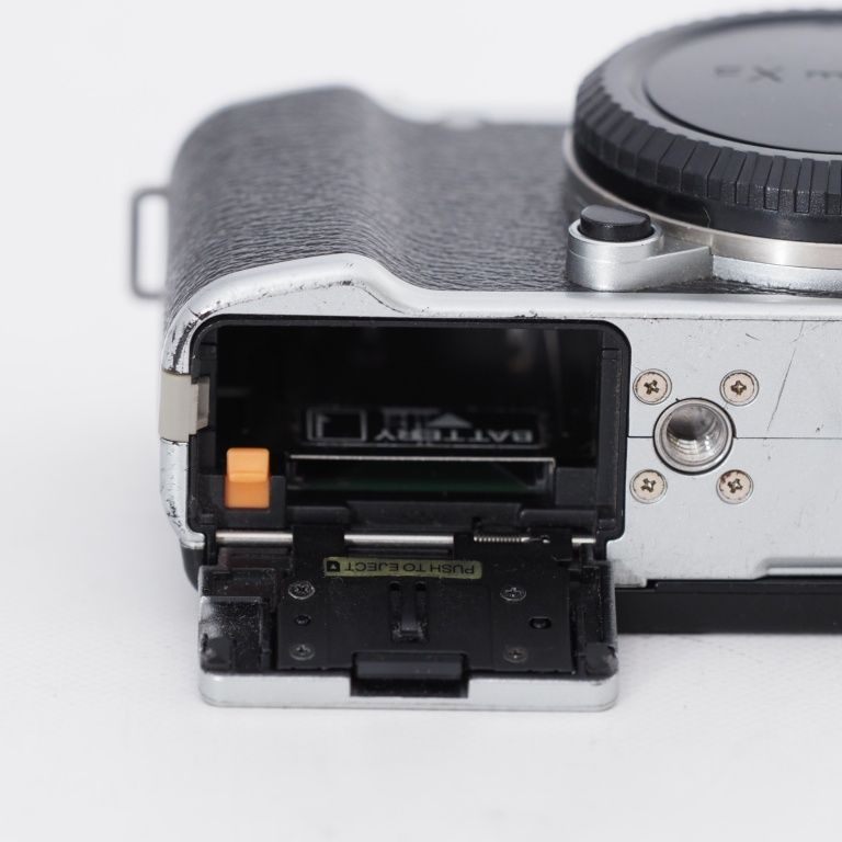 FUJIFILM フジフイルム ミラーレス一眼レフカメラ X-M1 ボディ