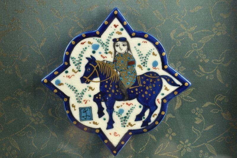 蔵A5505h 幸兵衛窯 ペルシア色絵騎馬人物文 陶板額装 加藤卓男