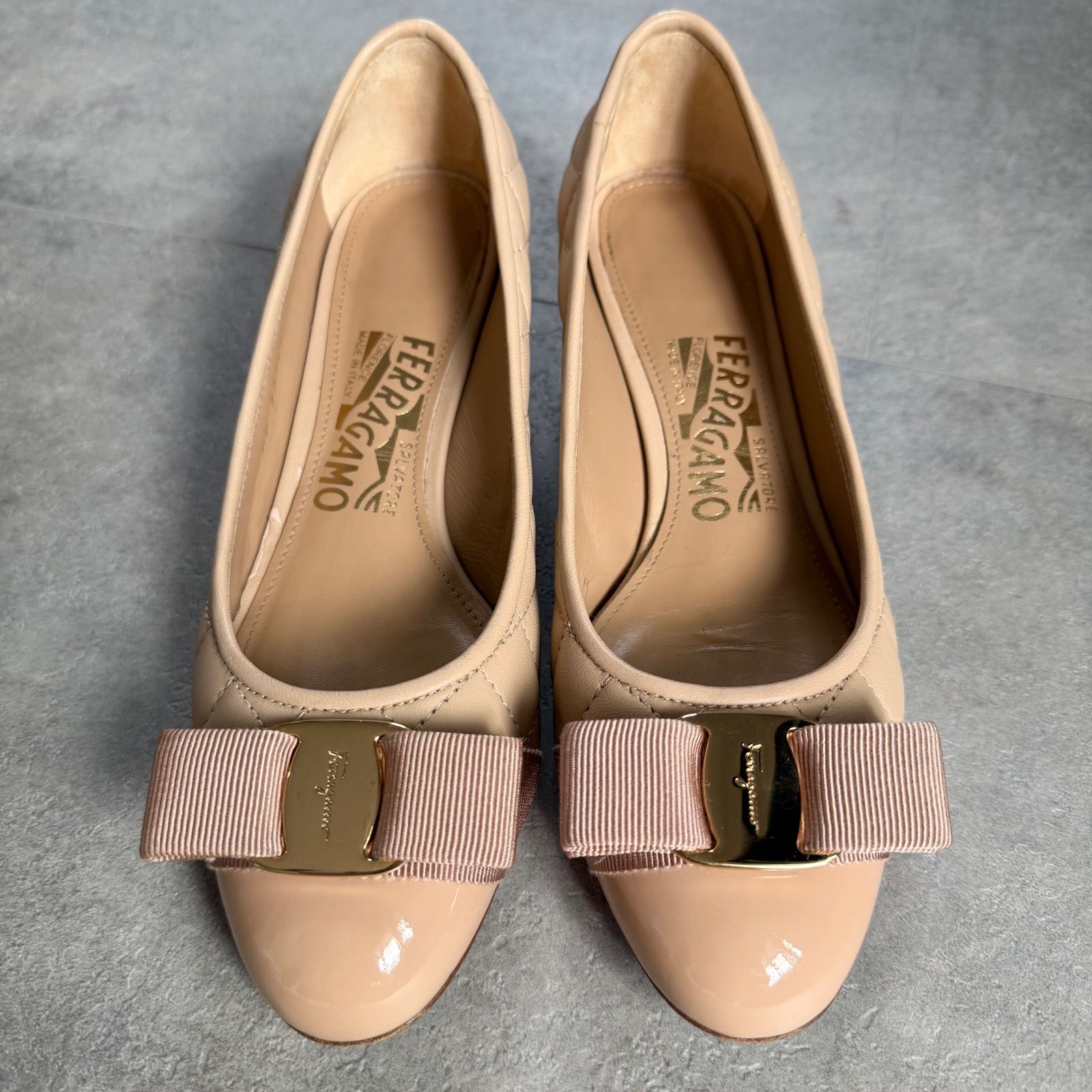 美品 SalvatoreFerragamo サルヴァトーレフェラガモ ヴァラリボン