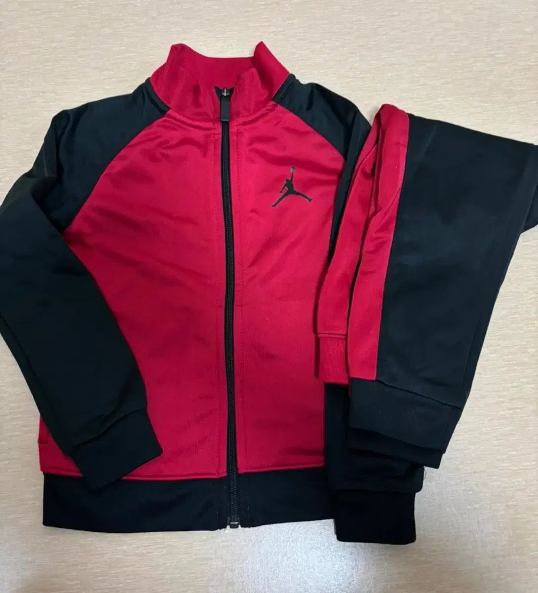 ジョーダン キッズ トラックスーツ 4T