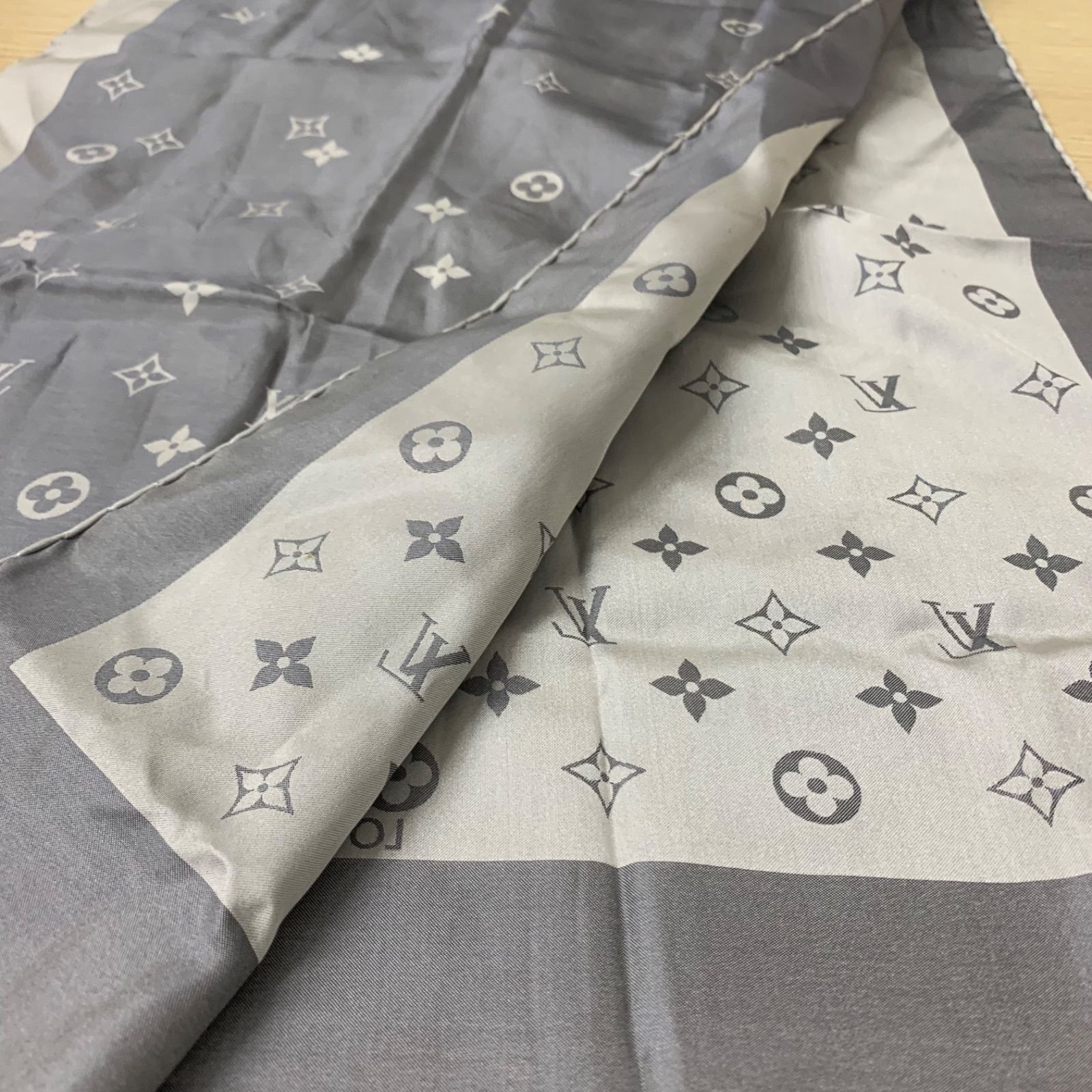 ❤美品❤　ルイ・ヴィトン　スカーフ　グレー　シルバー　モノグラム　992 美品】LV ルイ・ヴィトン スカーフ グレー シルバー モノグラム