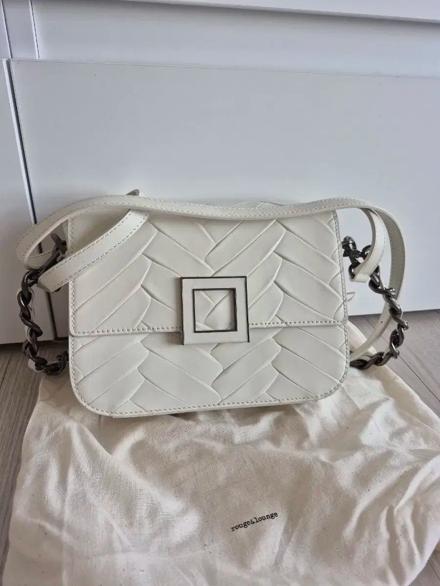 ルージュアンドラウンジ クロス 白