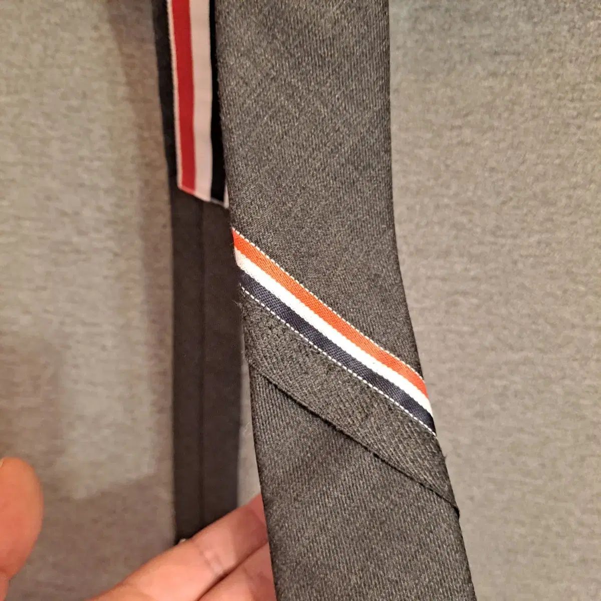 美品！ THOM BROWNE トムブラウン シルク ネクタイ THOM BROWNE. トムブラウン ネクタイ【剣先幅:5.5cm】 メンズ