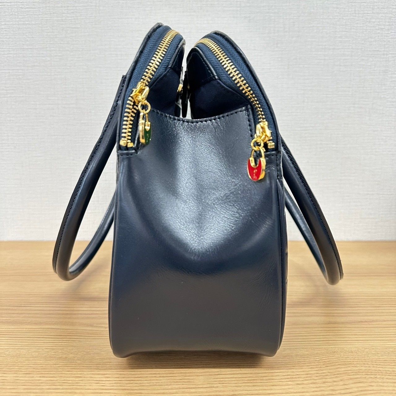 mana　ロベルタ ディ カメリーノクロコダイル型押しハンドバッグ ロベルタディカメリーノ クロコ型押し レザーハンドバッグ グリーン