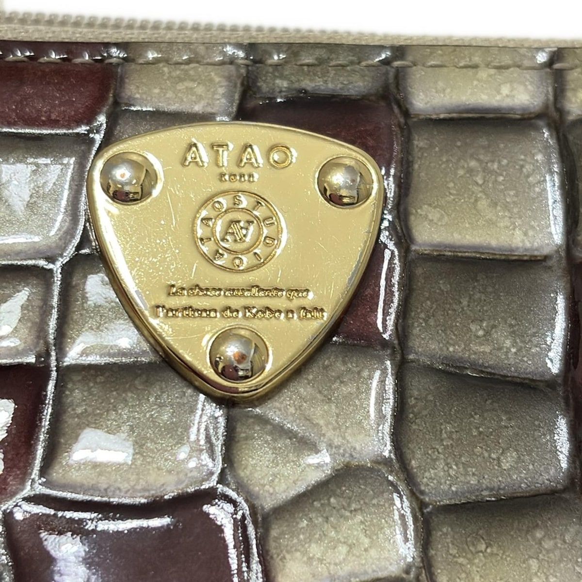 A　アタオ ATAO キーケース グレージュ 未使用に近い ATAO(アタオ) コインケース - ベージュ×ボルドー×グレー 型押し