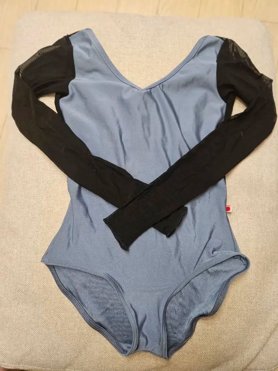 Black stina R gaia　M size stina / BLACK stina type R gaia