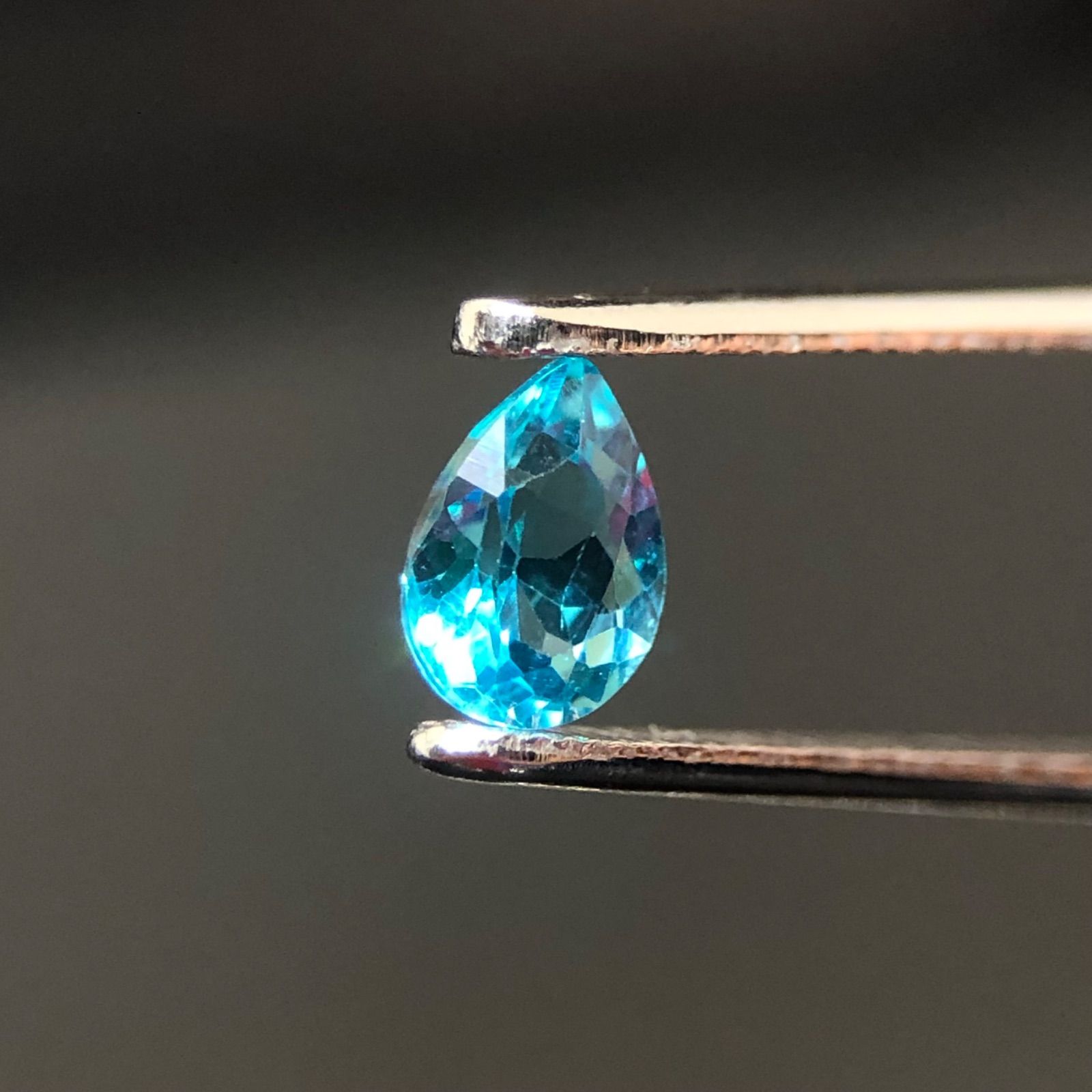 天然 アパタイト 0.55ct ルース パライバカラー 美濃色 高彩度 煌めく