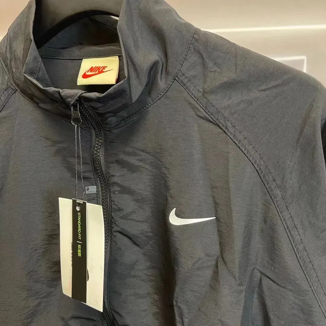 目玉商品ウィンドランナージャケット