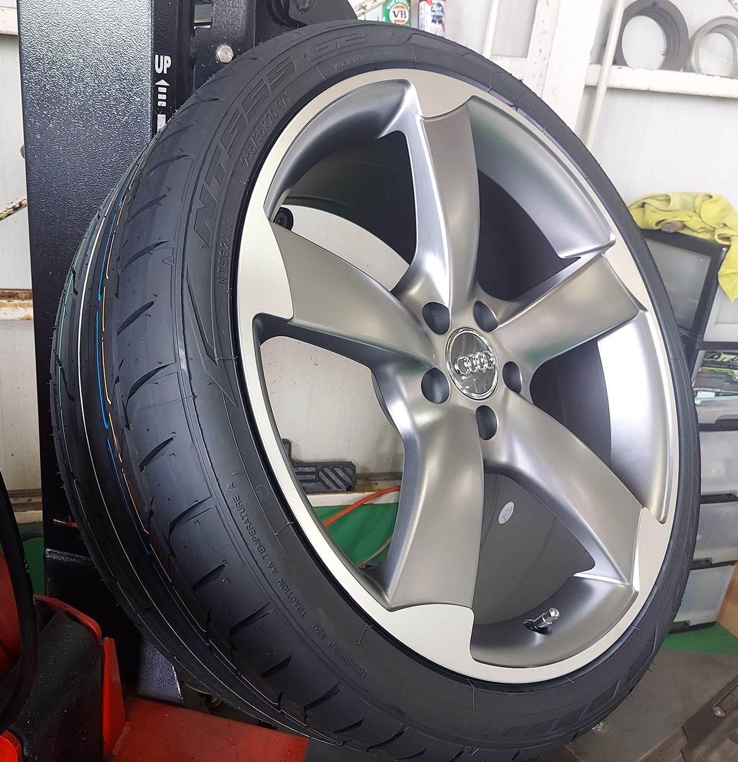 Audi A5(8T/F5) A6(4F/4G) NITTO ニットー NT555G2 255/35R20 Audi A5(8T/F5) A6(4F/4G) NITTO ニットー NT555G2 255/35R20