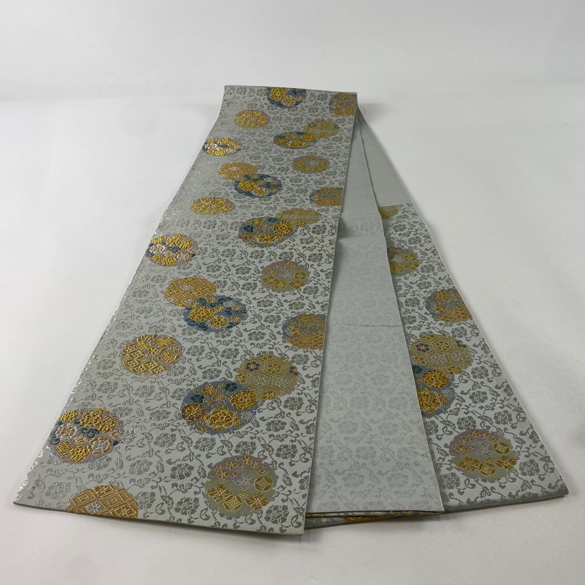 袋帯 名品 花唐草 雪輪 金銀糸 刺繍 薄緑 六通 正絹 【中古】 - メルカリ