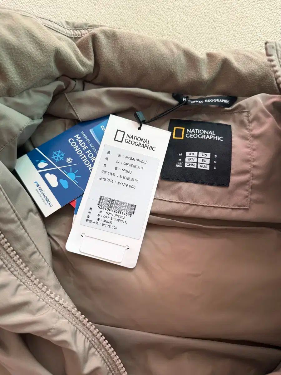 ナショナルジオグラフィック ダウンベスト