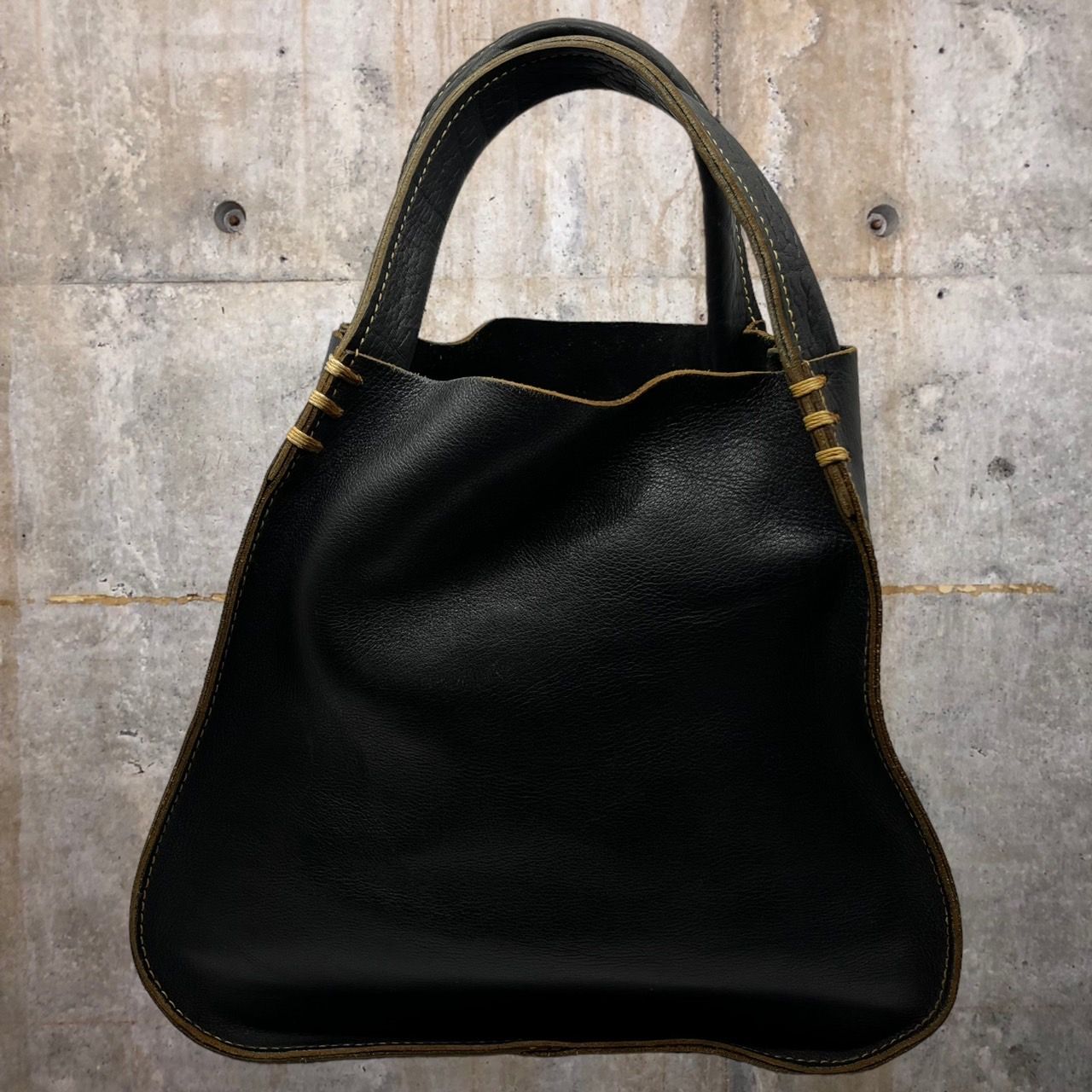 i.s. ISSEY MIYAKE(アイエス イッセイミヤケ) 80's leather triangle