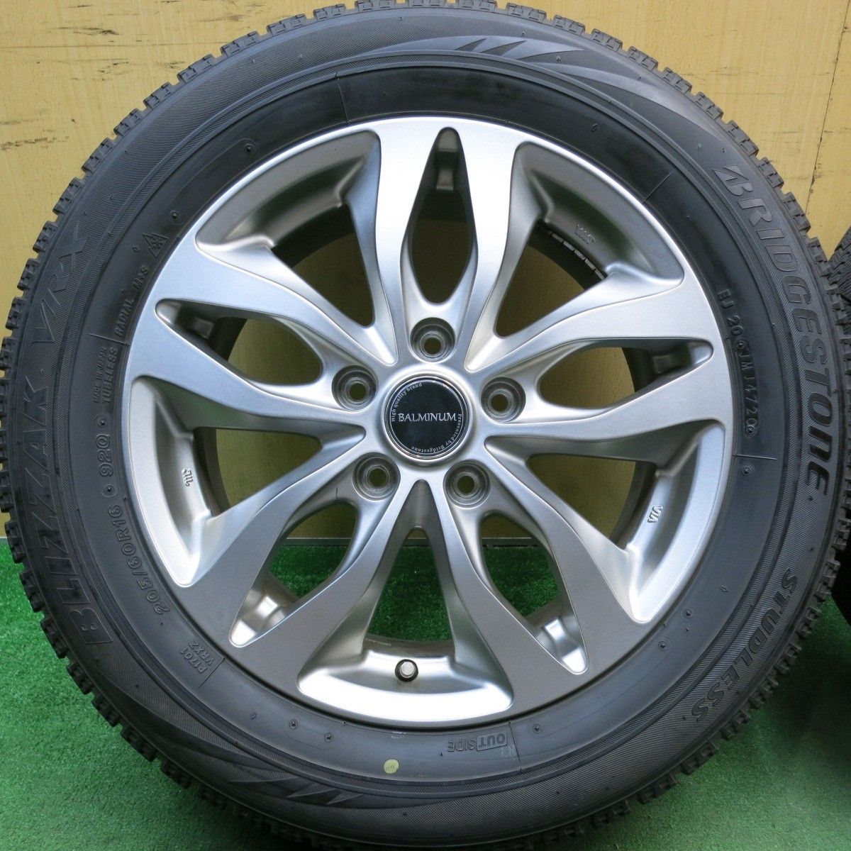 欲しいが見つかる！ バリ溝 キレイ 8.5分 スタッドレス 205 60R16 ブリヂストン ブリザック VRX BALMINUM バルミナ 16インチ PCD114.3 5H 5092514HAス