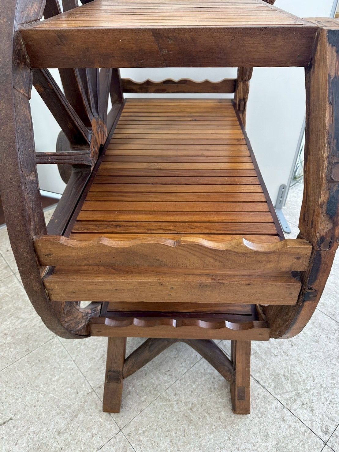 ♪ 関東 配送 送料無料 アンティーク 車輪型 3段棚