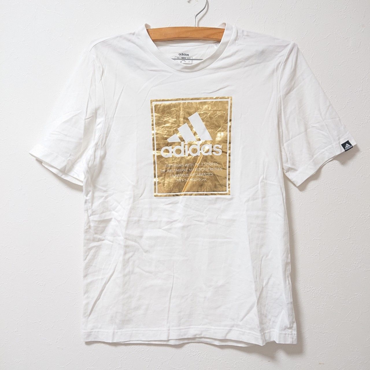 w^)b adidas アディダス ブランドロゴ ビッグロゴ ゴールド プリントT