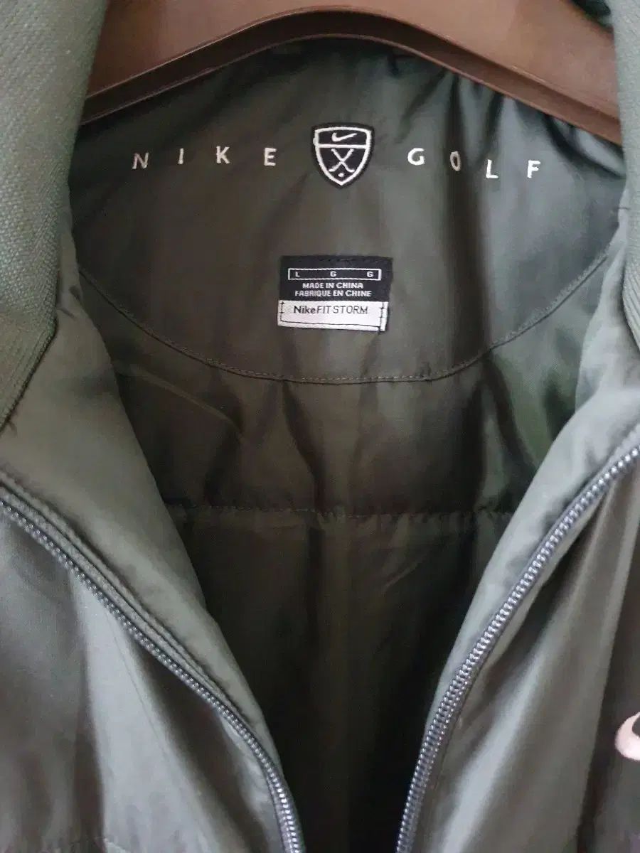 ナイキ メンズ ゴルフウェア カーキ キルティング ジャケット 100