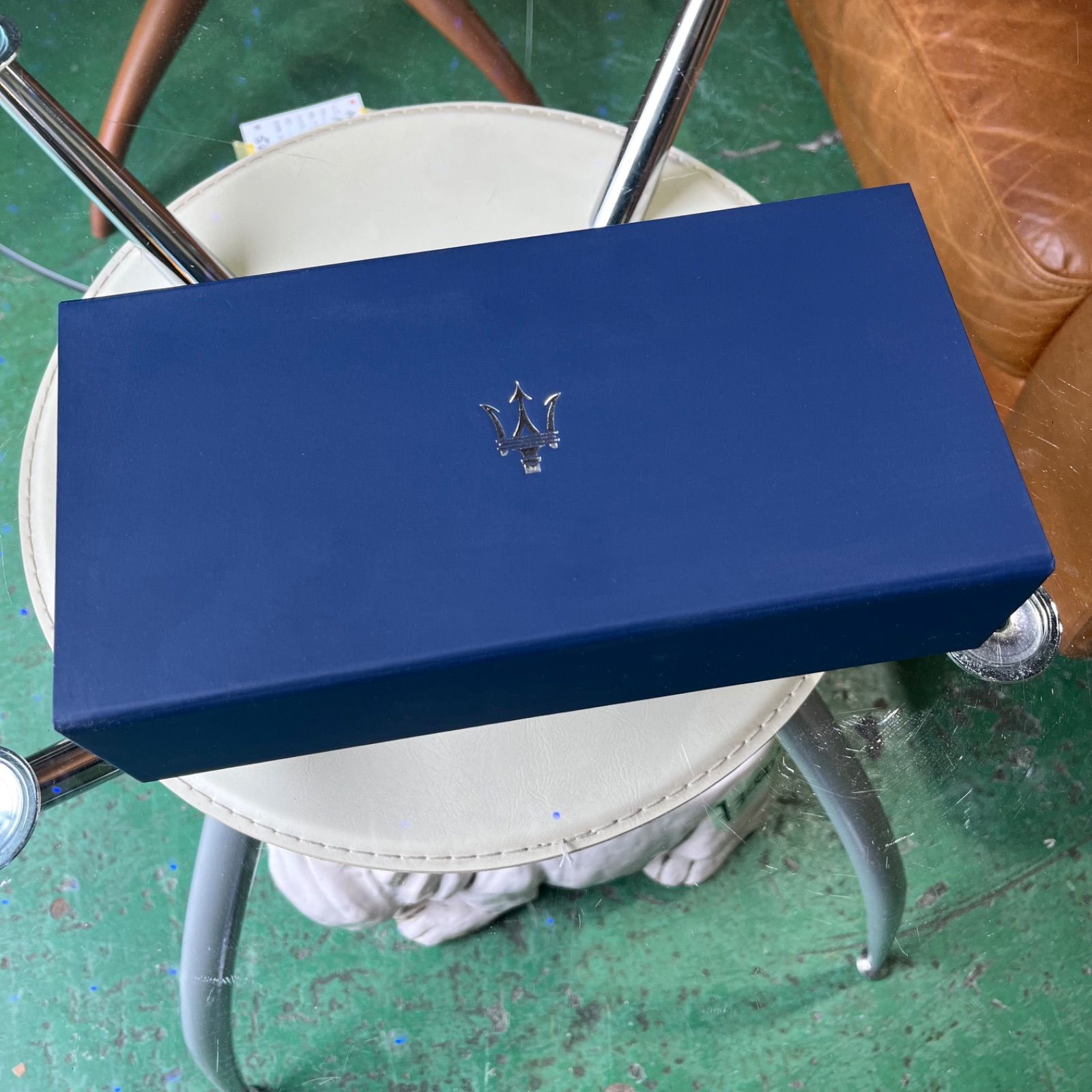 純正 正規品 マセラティ クアトロポルテ シルバー ミニカー キーホルダー マセラティクワトロポルテ ミニカー IXOモデル1/43 メーカー純正