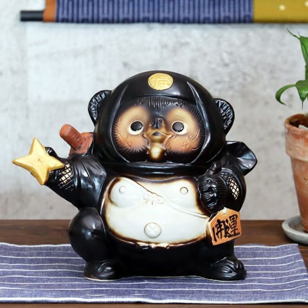 信楽焼　忍者狸　赤＆黄色い忍者狸23㌢の2個セット 信楽焼 忍者狸 赤＆黄色い忍者狸23㌢の2個セット 信楽焼 忍者