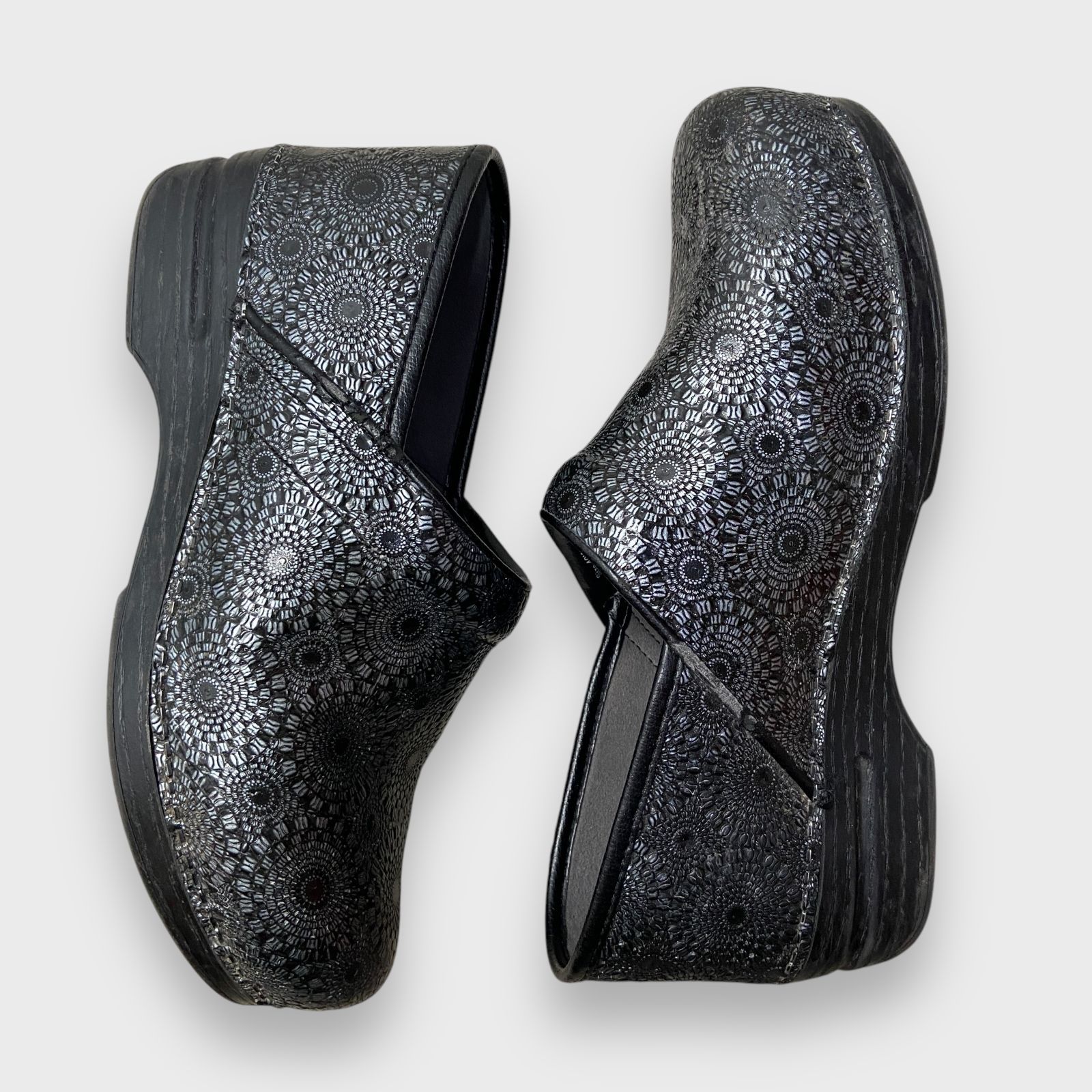 ダンスコ dansko 新品未使用品 ☆dansko☆ダンスコ☆プロフェッショナルXP☆型押し総柄デザイン