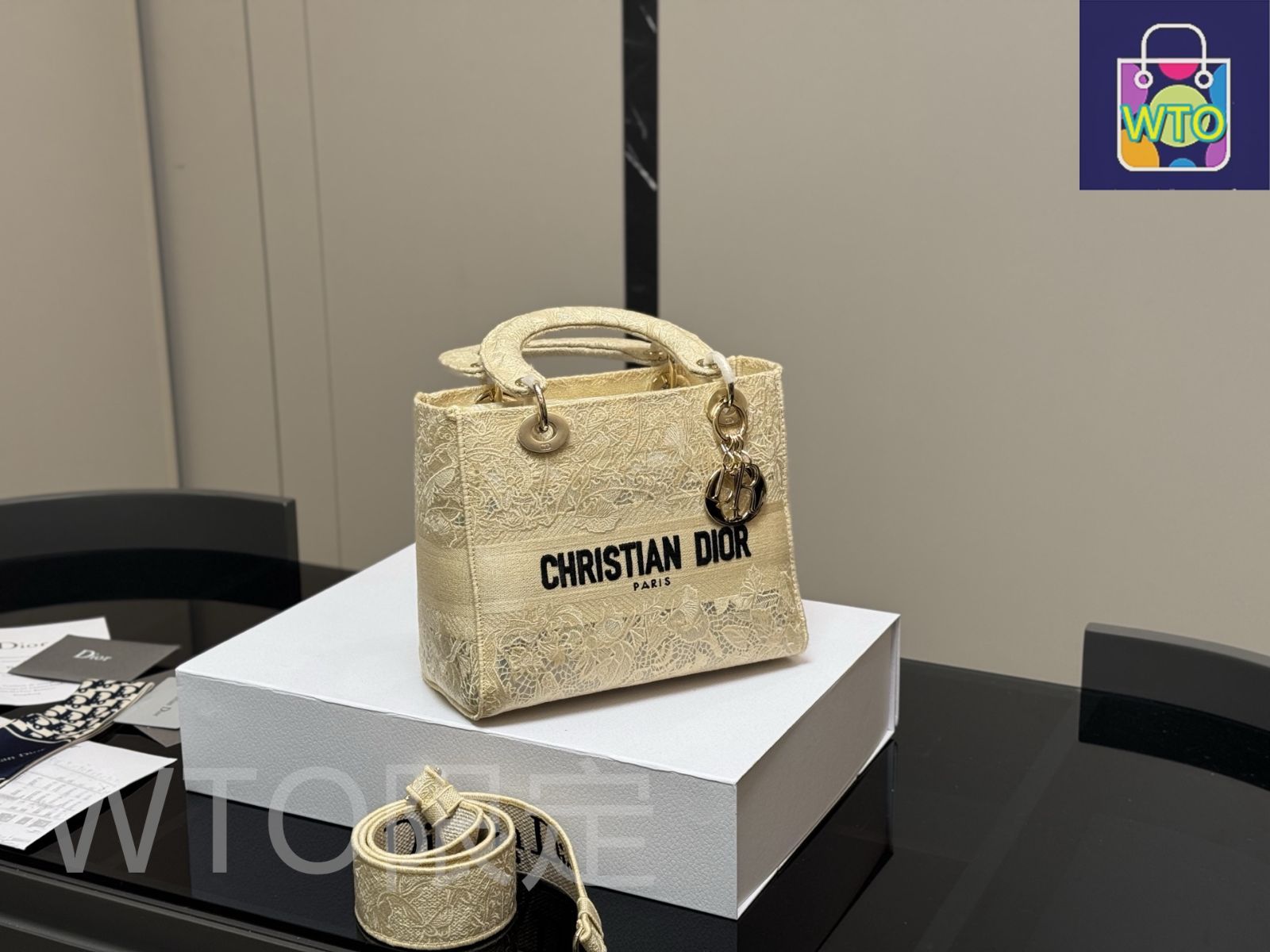 今日特価】DIOR Lady Dior 刺繍デザイン ハンドバッグ - メルカリ