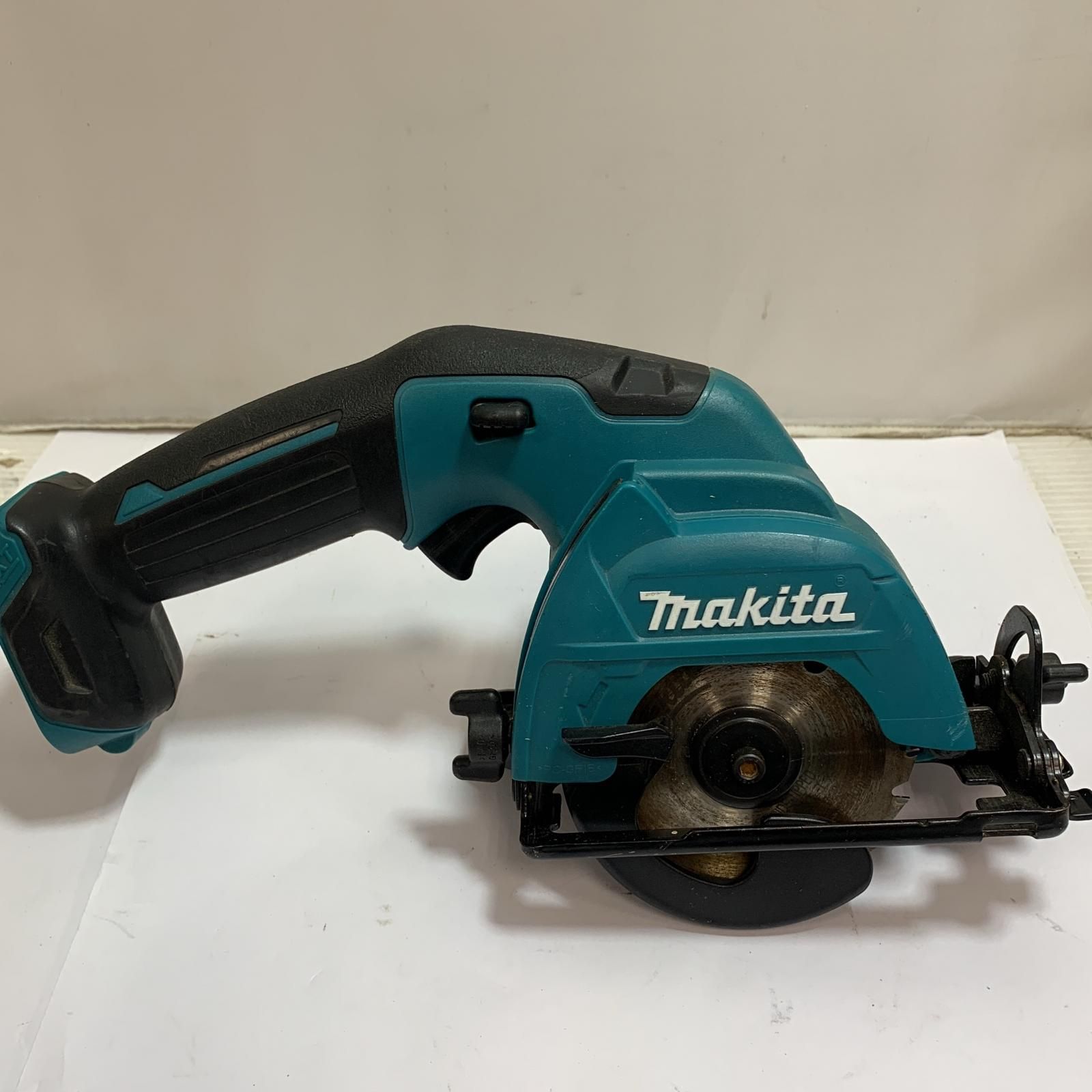 ♭♭MAKITA マキタ 85mm 充電式丸ノコ 2017年製 本体のみ 10.8Ｖ HS301D