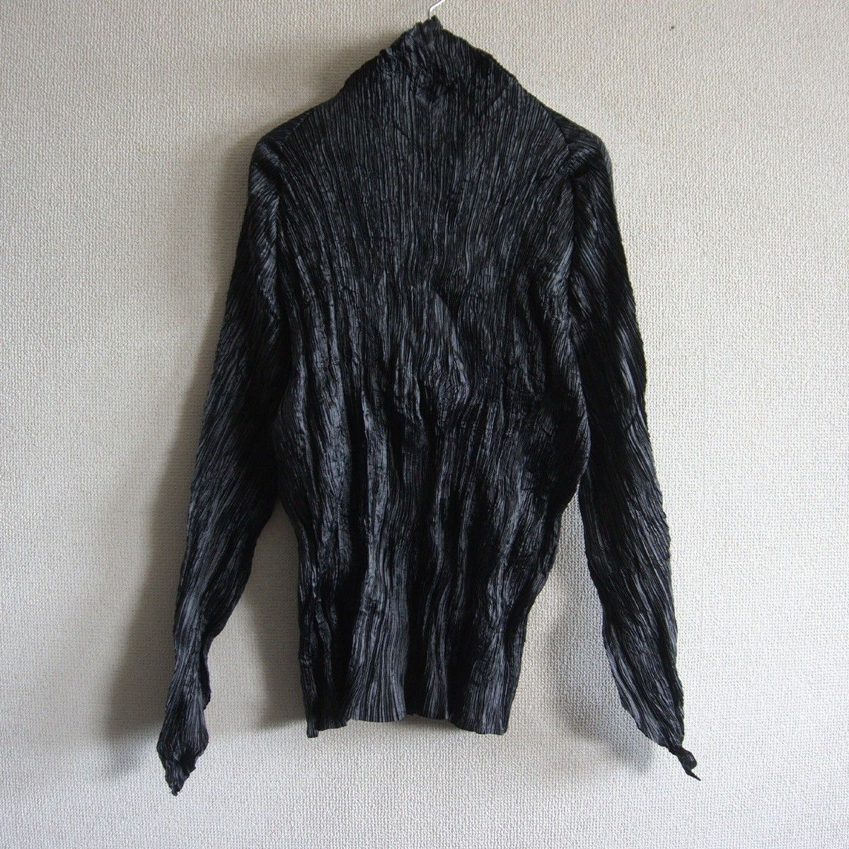 新品　イッセイミヤケ プリーツ・シワ加工カットソー「Mサイズ・黒地」 ISSEY MIYAKE HOMME PLISSE カットソー黒