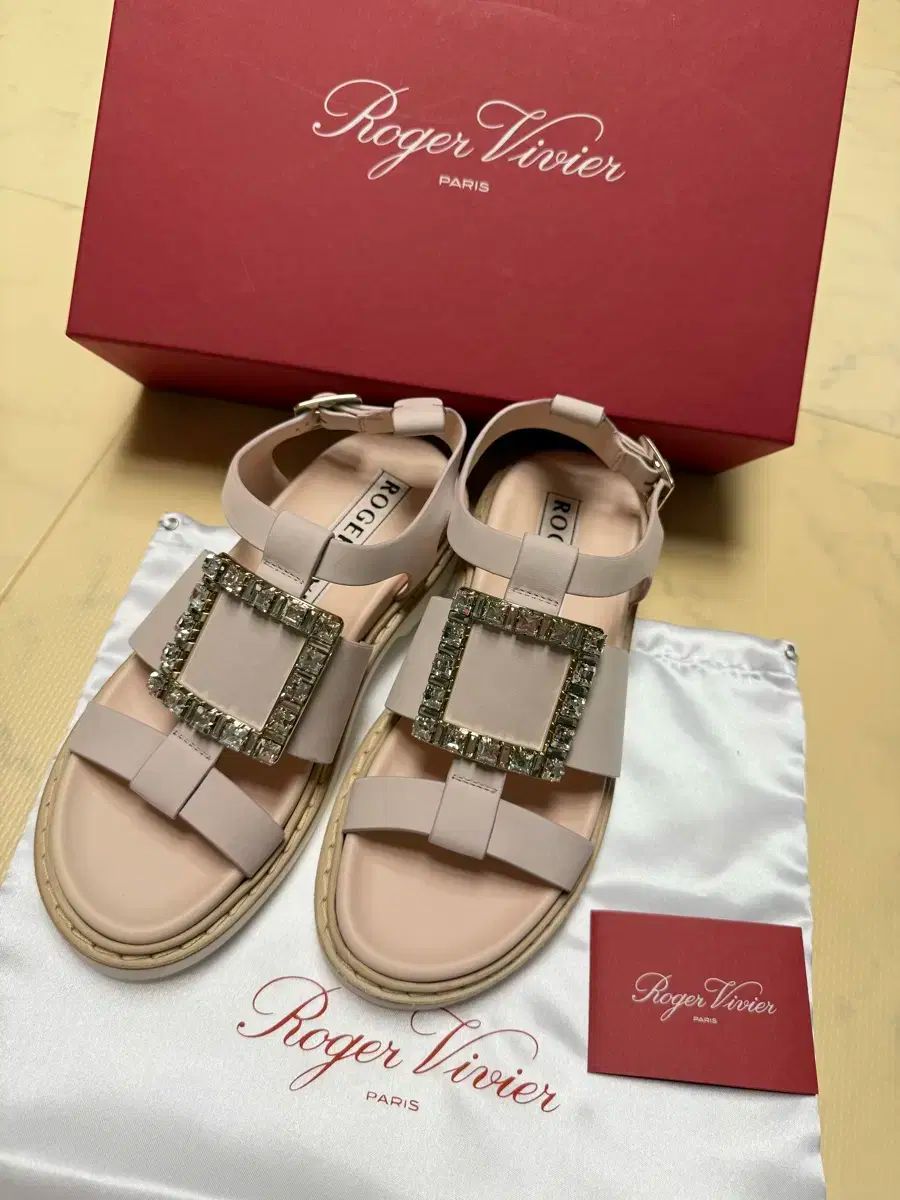 Roger Vivier(ロジェ・ヴィヴィエ) ストラス バックルサンダル 38 5