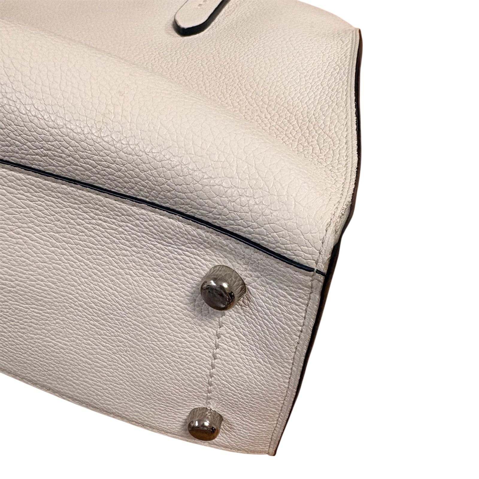 た*ん様 COACH ホワイトレザートートバッグ コーチ(COACH) ホワイト トートバッグ | 通販・人気ランキング