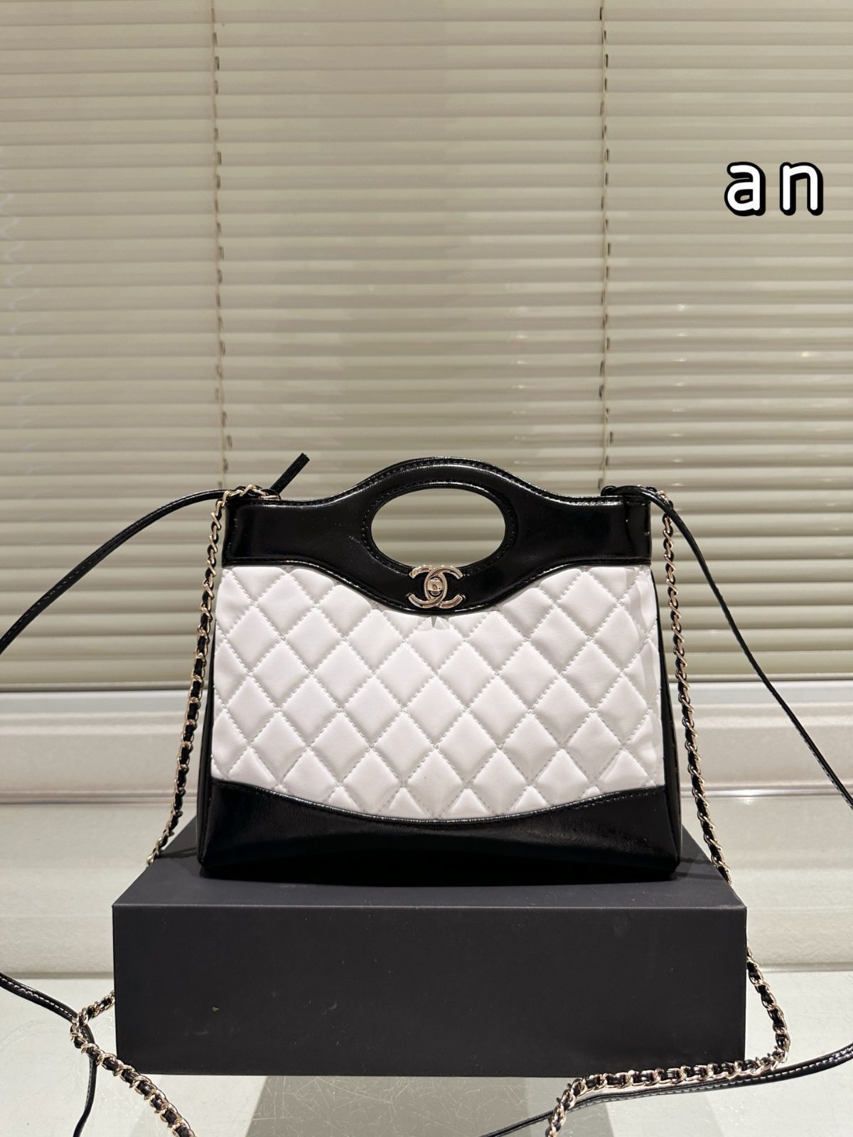 シャネル　ハンドバッグ CHANEL】シャネル『シャネル22 ミニ ハンドバッグ』AS3980