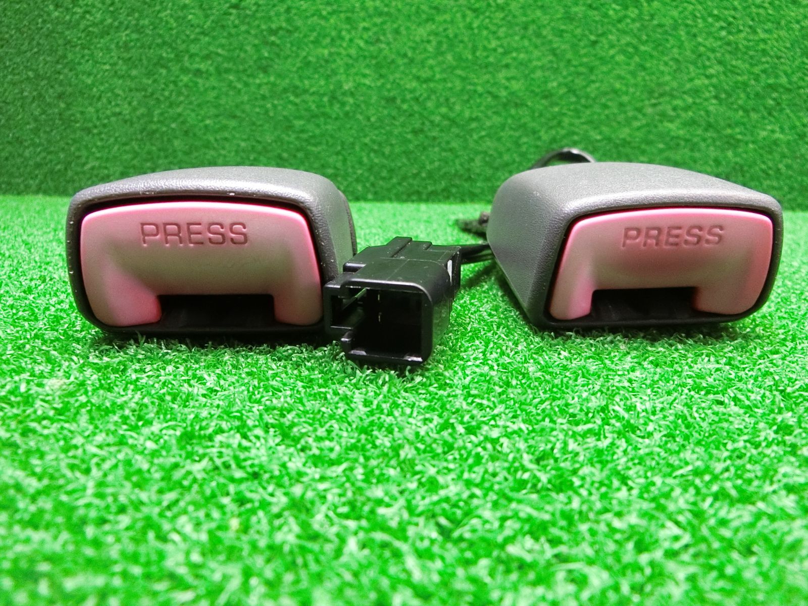 【期間限特別価格】 11098 ダイハツ ミラココア L675S フロント シートベルト 左右セット キャッチ 7R1290-P 7R2290-P 豊かな