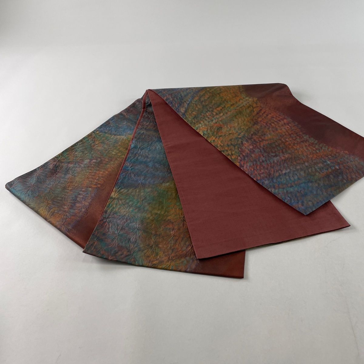 袋帯 美品 名品 証紙 大島紬地 幾何学模様 絞り 赤茶 全通 正絹 【中古