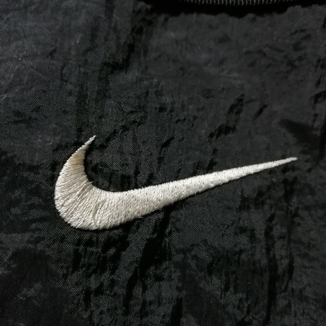 90年代NIKEマルチカラー刺繍ロゴナイロンジャケット黒赤白L古着 90年代NIKEマルチカラー刺繍ロゴナイロンジャケット黒赤白L古着