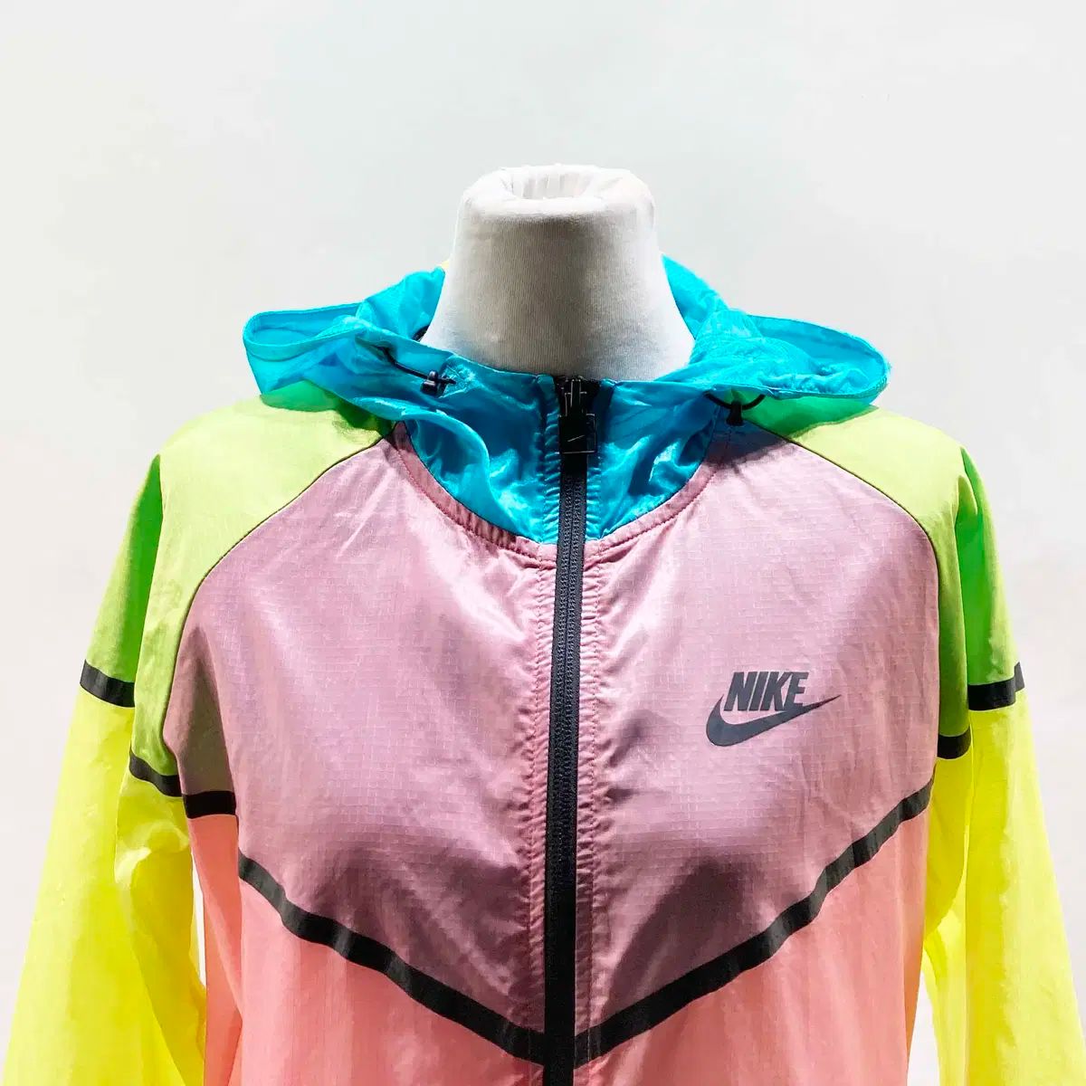 NIKE(ナイキ) ウィンドランナー ピンク/ブラック ウィンドブレーカー