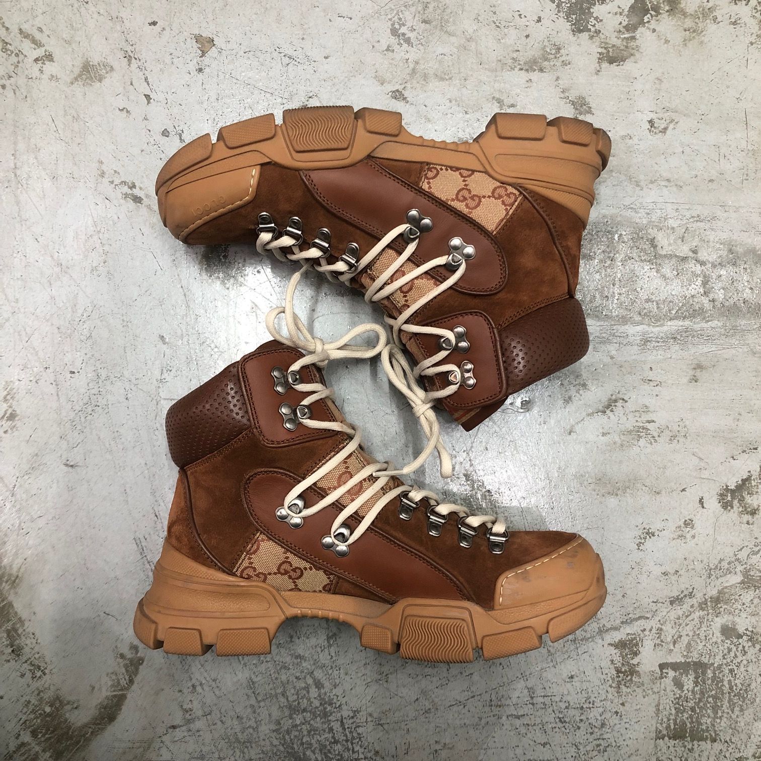 Gucci　フラッシュトレック GGキャンバス ブーツ Gucci フラッシュトレック GGキャンバス ブーツ 【公式通販】