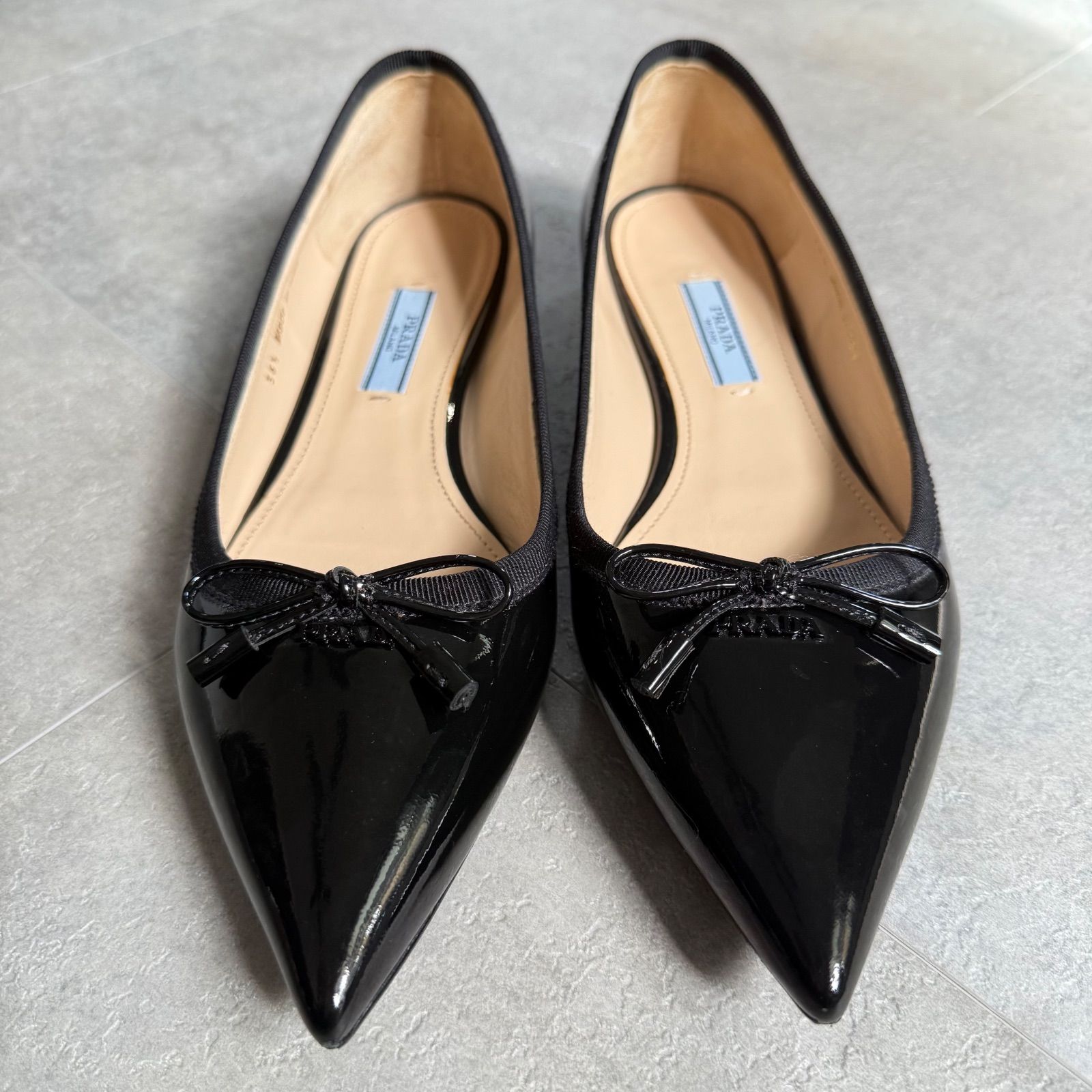 PRADA プラダ フラットシューズ ロゴ パテントレザー エナメル ブラック