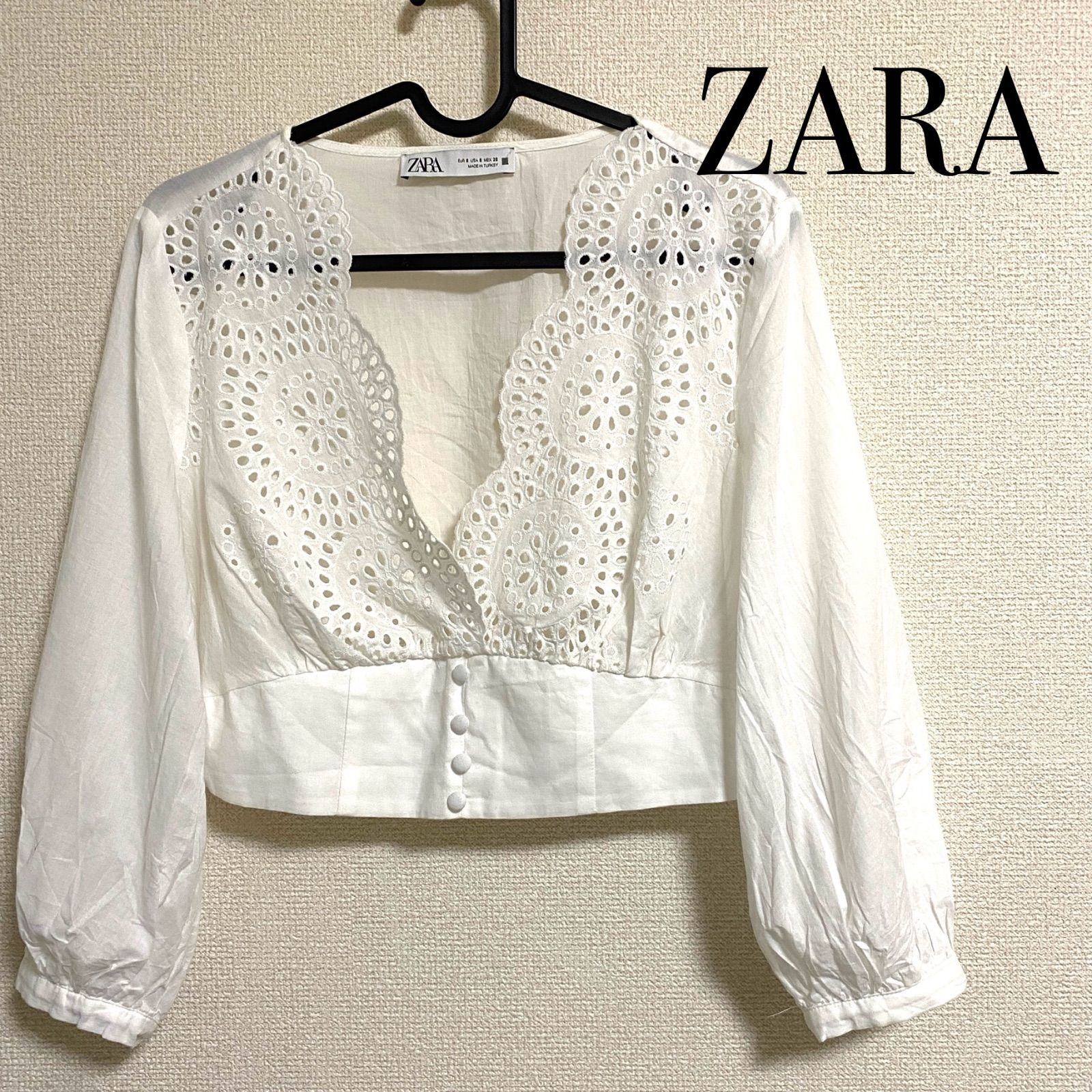 ZARA 刺繍入りホワイトクロップドブラウス やっぱり“白”が最強説♡【ZARA】この春着たい「刺繍ブラウス