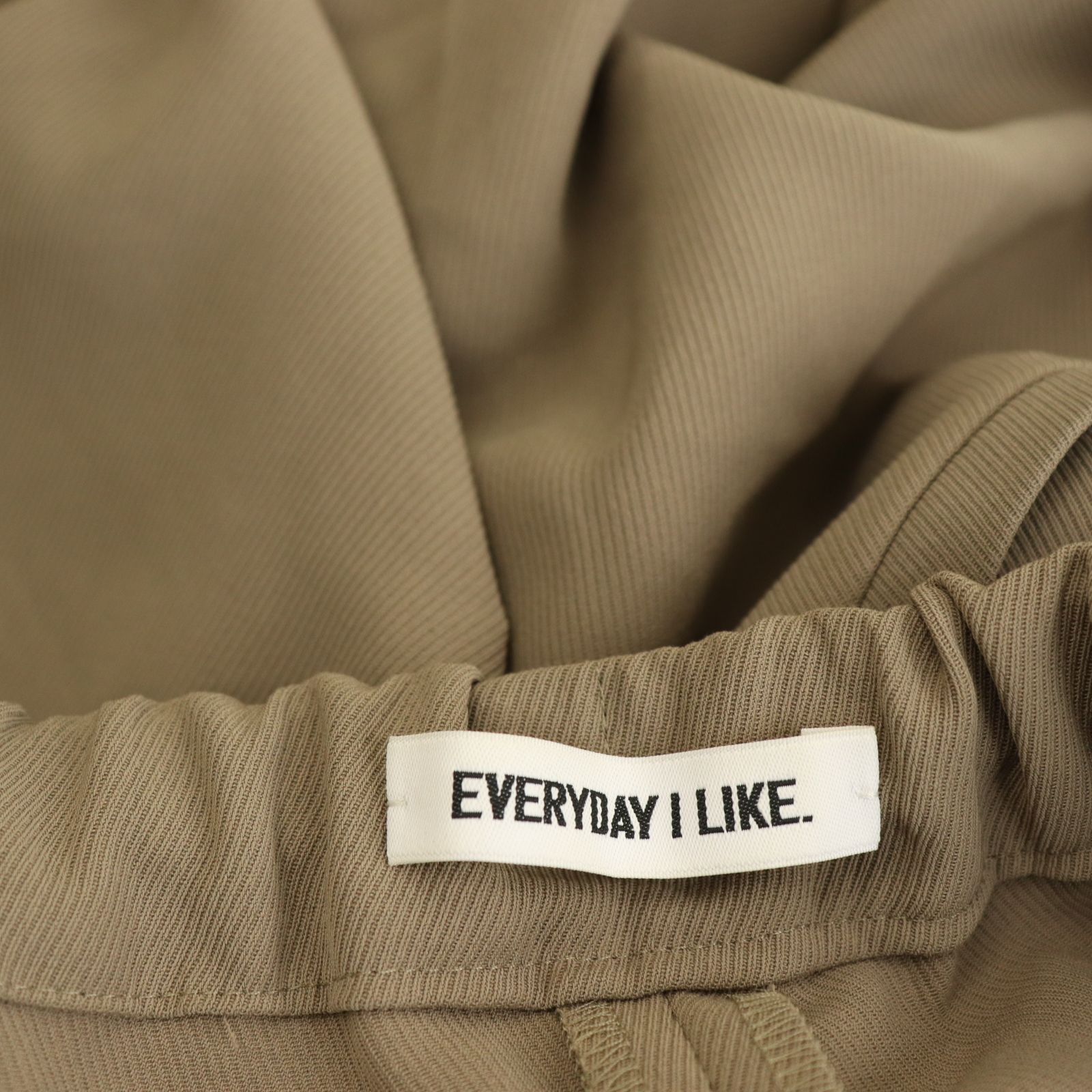 美品　EVERYDAY I LIKE. イージーフレアパンツ　ベージュ M*Y様 EVERYDAY I LIKE. ✨イージーフレアパンツ - メルカリ