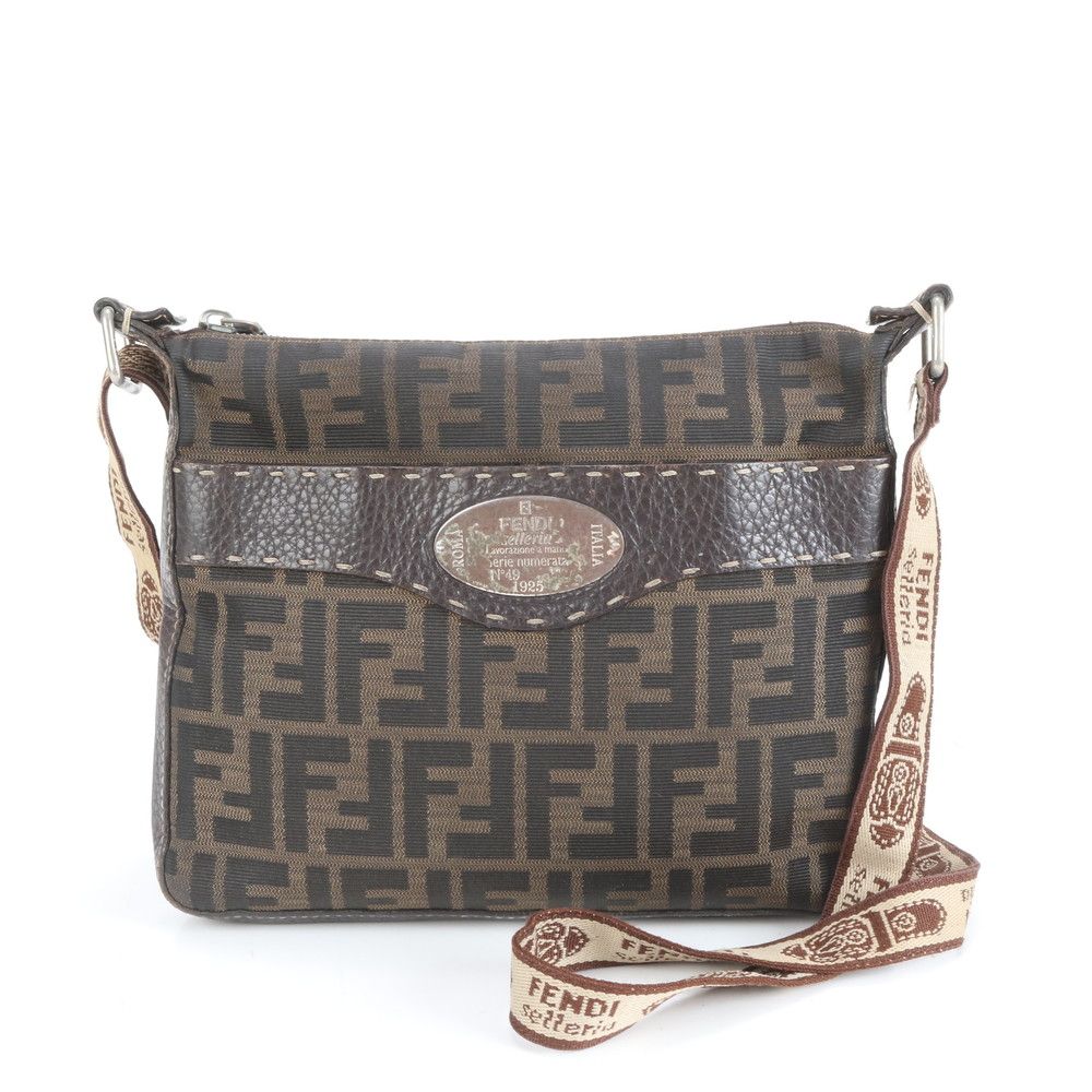 美品 フェンディ ズッカ セレリア レザー ショルダーバッグ 斜め掛け  
