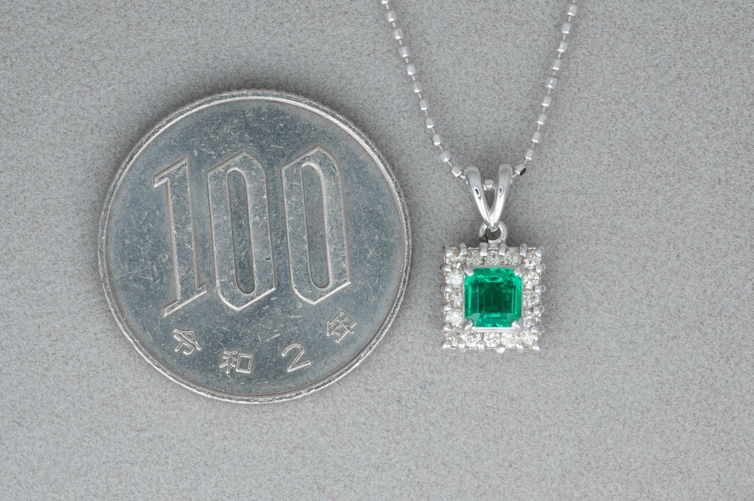 ネックレス K18WG エメラルド0.16ct ダイヤモンド0.12ct
