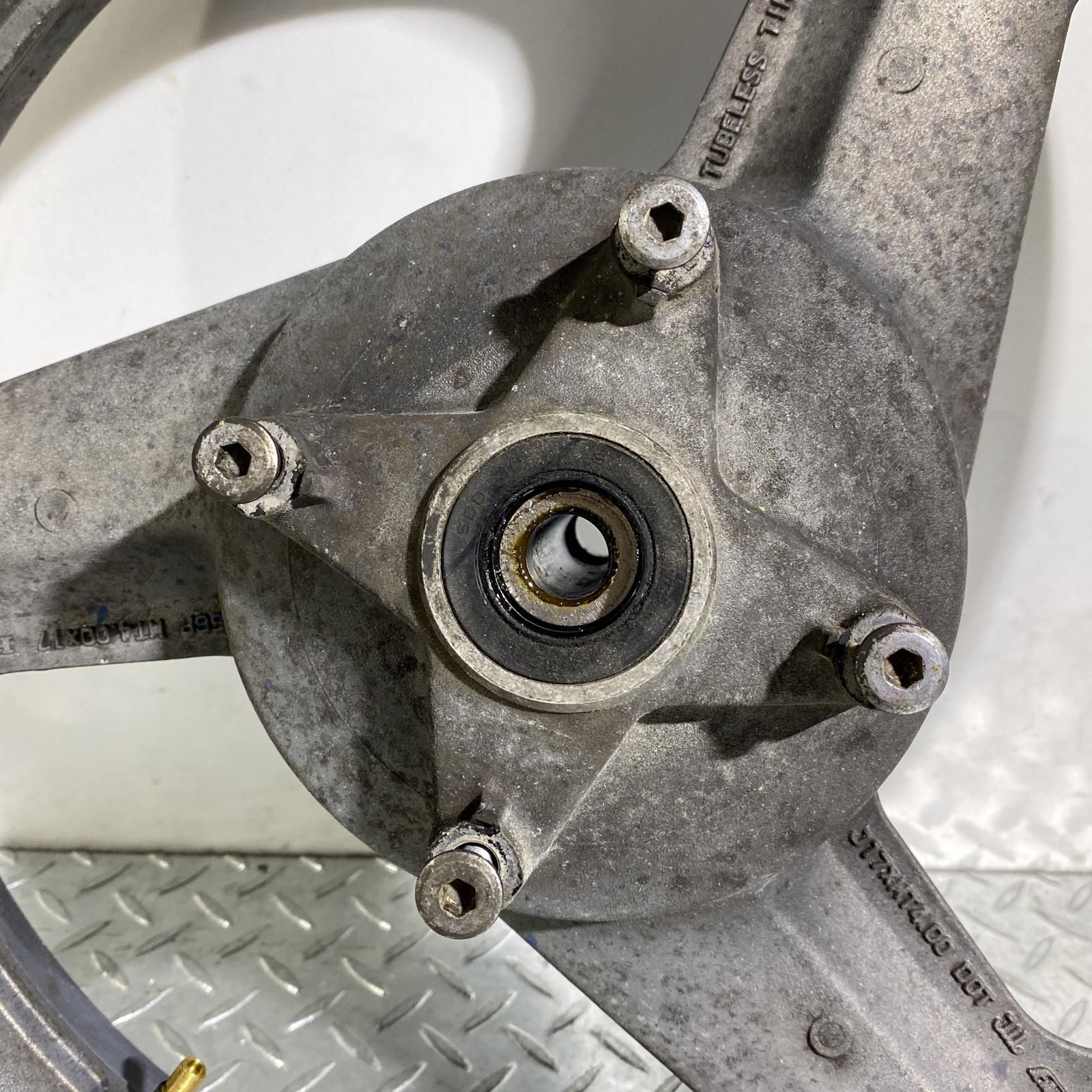 CB400SF リアホイール