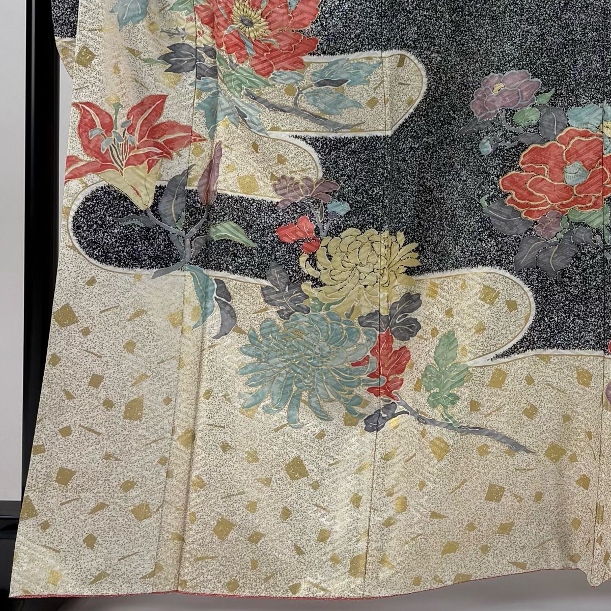 振袖 身丈164.5cm 裄丈67cm M 袷 落款 草花 霞 金彩 黒灰 正絹 秀品