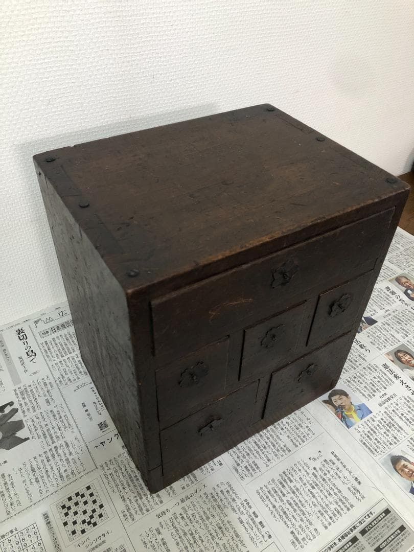 アンティーク 小引き出し 6杯 時代物 桜模様の取っ手飾り 組木作り ＃697