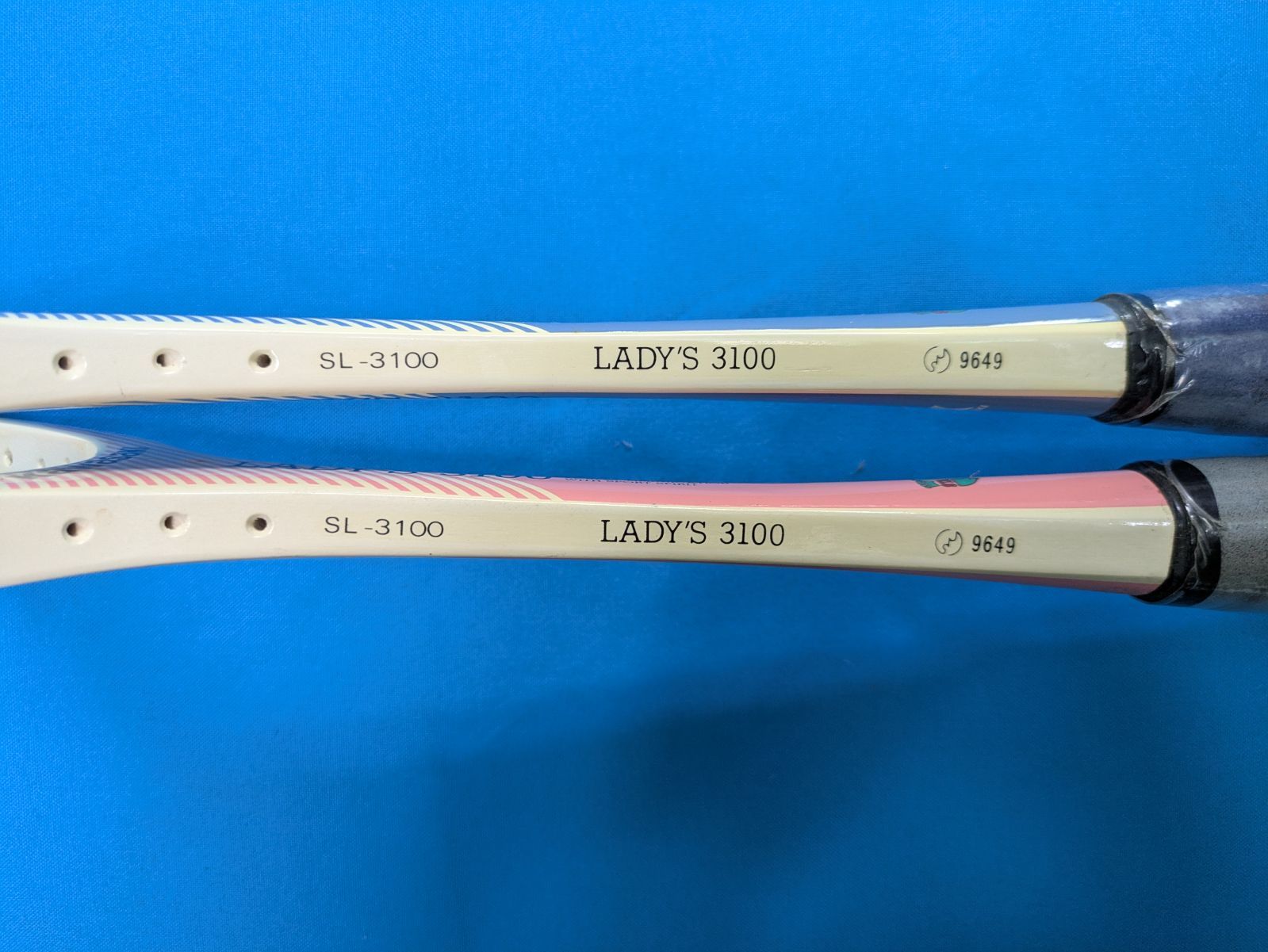 【新品・未使用】Kawasaki LADY'S 3100 ラケット 2本セット 新品未使用】Kawasaki LADY'S 3100 軟式テニスラケット 木製
