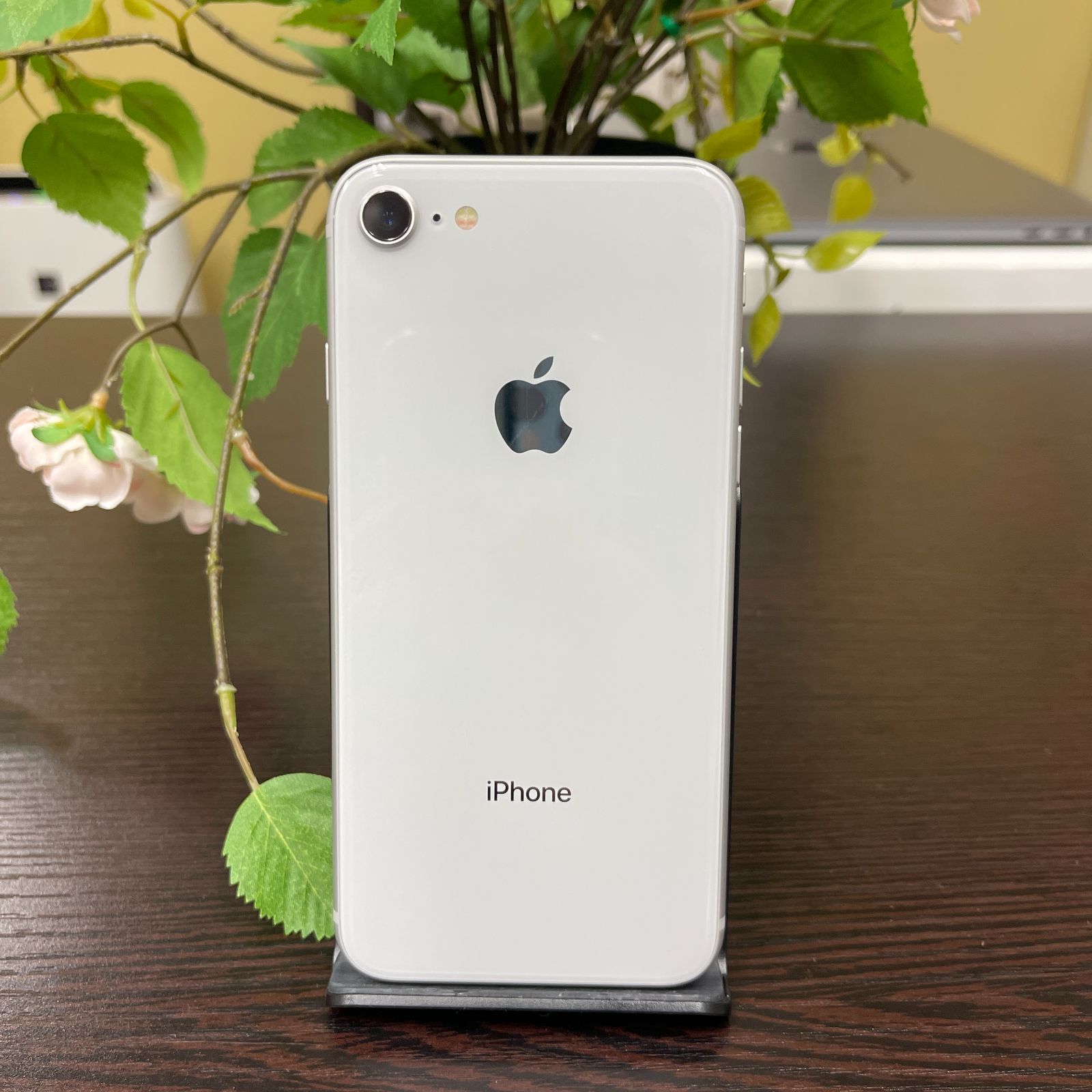 iPhone8 64GB シルバー 国内SIMフリー 送料無料 - メルカリ