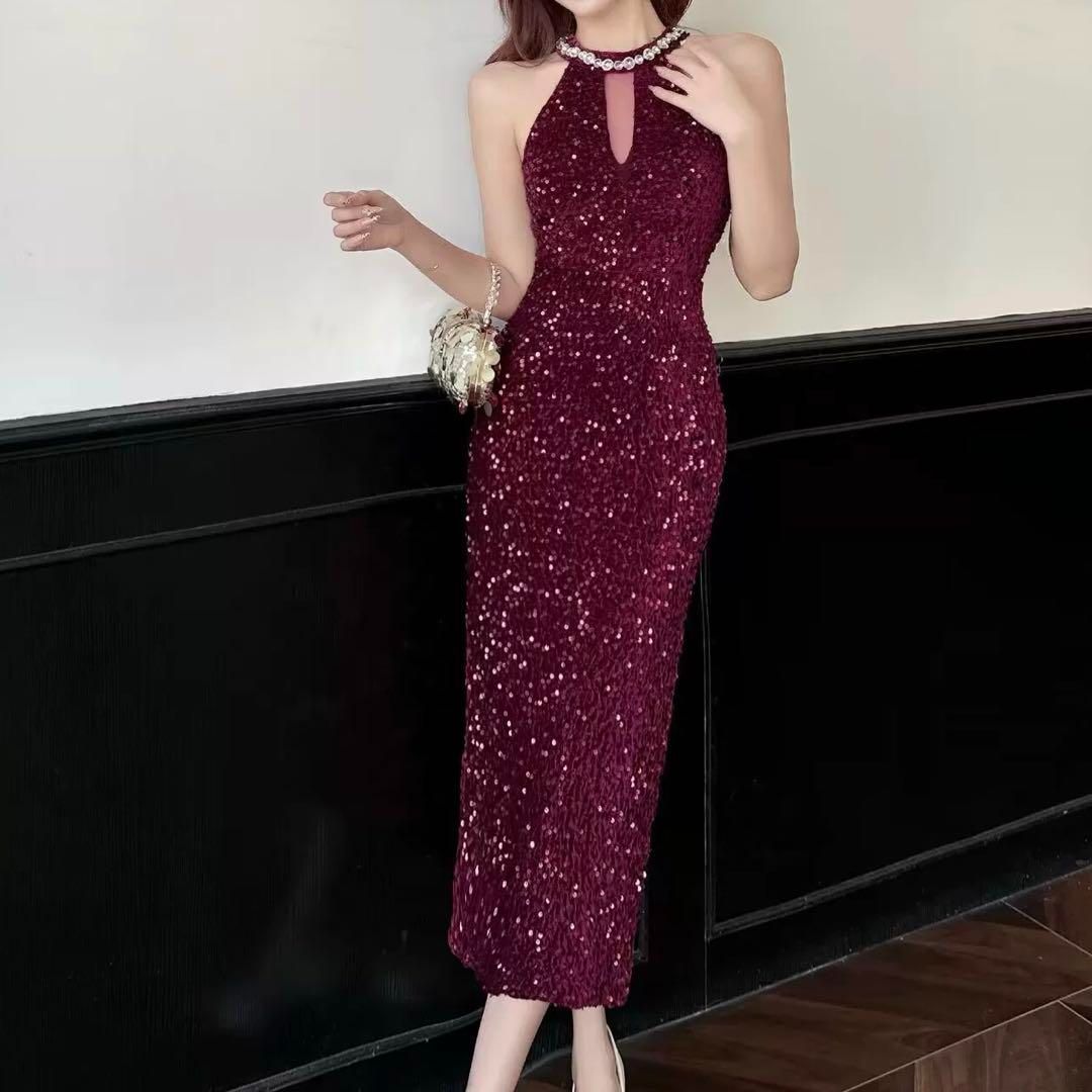 スパンコールにビジューが美しい ホルターネックの膝下丈ドレス スパンコールにビジューが美しい ホルターネックの膝下丈ドレス